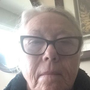 Meet your Posher, Leona